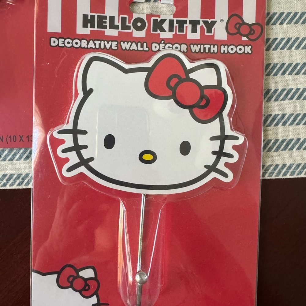Hello Kitty Red and White Wall Hook Set - Picture 4 of 7